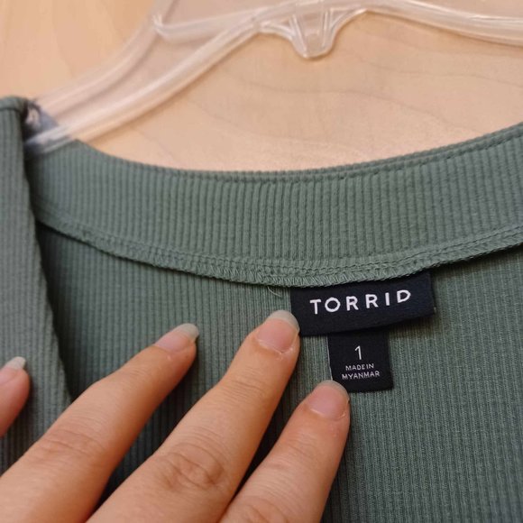 Torrid Olive Green Button pocket dress Sz 1 - Picture 5 of 5